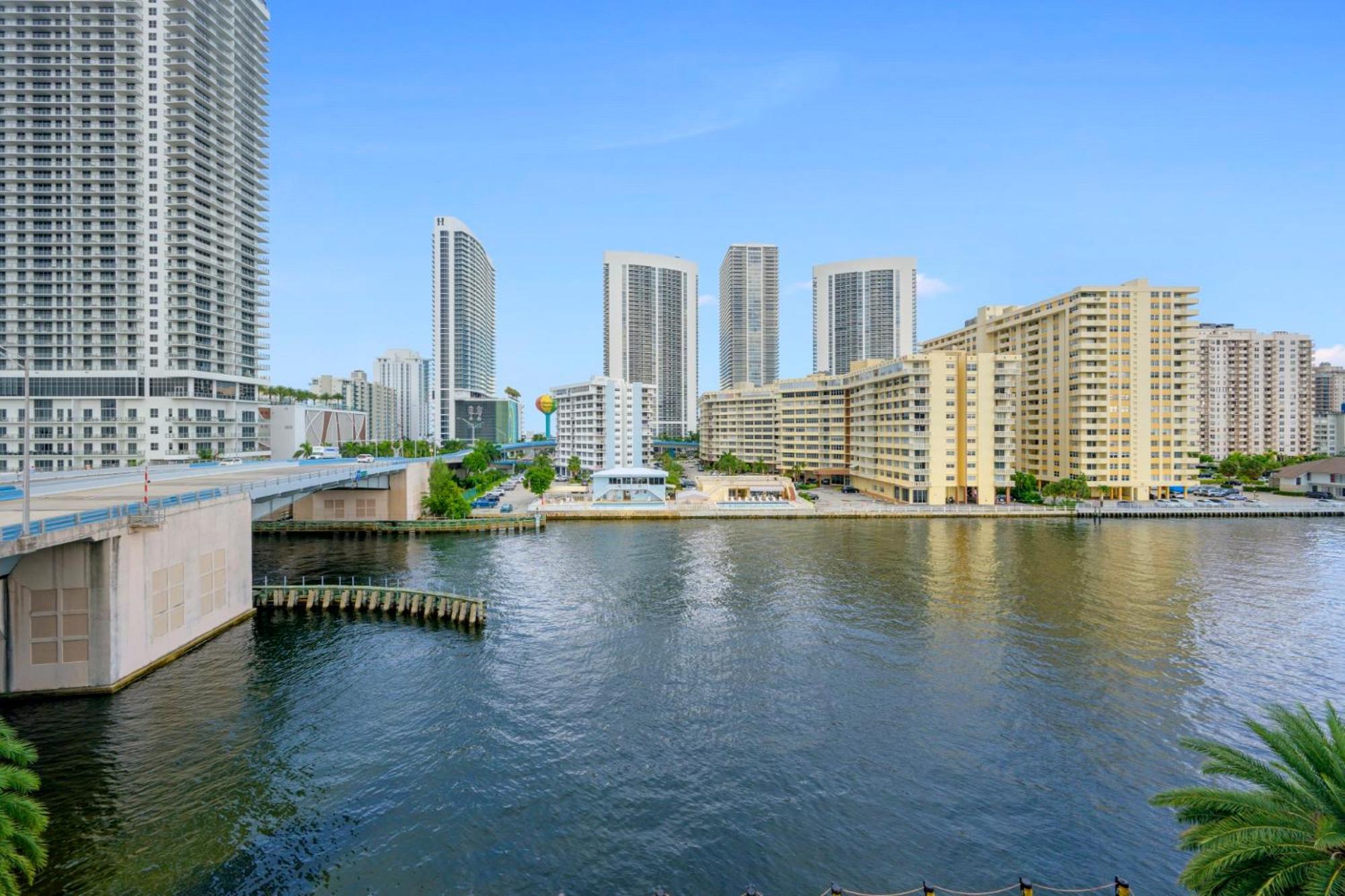 Hallandale Sky Water View Hallandale Beach Exterior photo